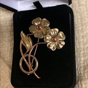 Kreisler Flower Pin